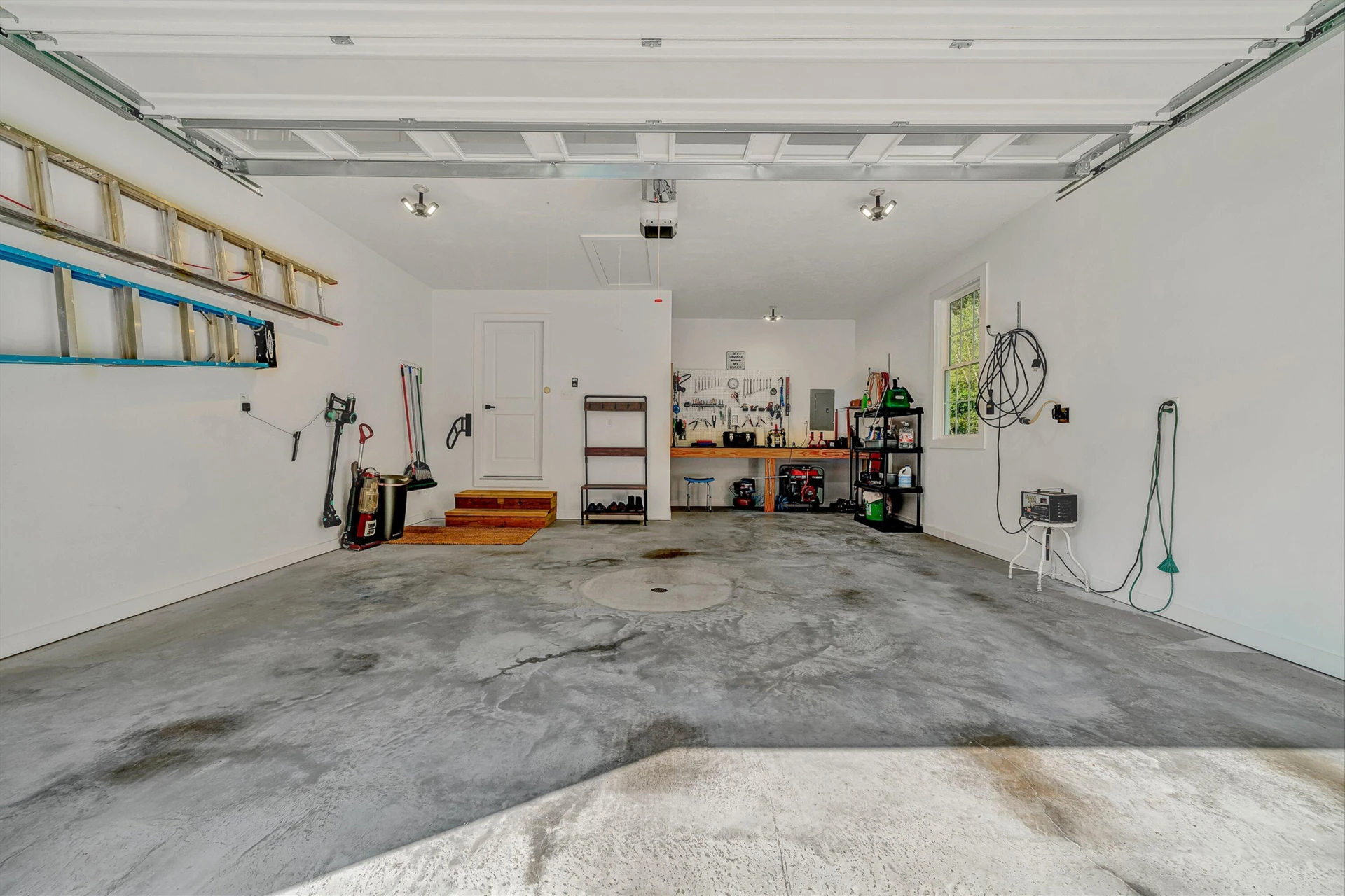 109 Ridgeway CT - Photo 33