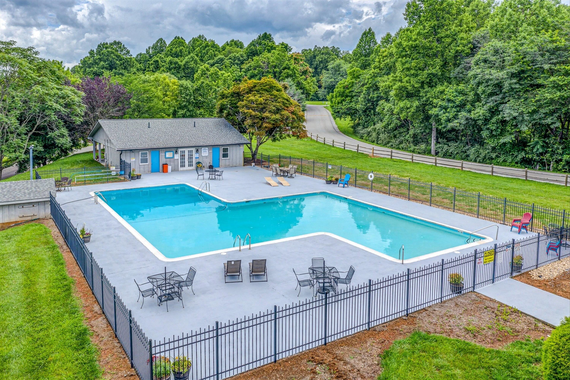 109 Ridgeway CT - Photo 37
