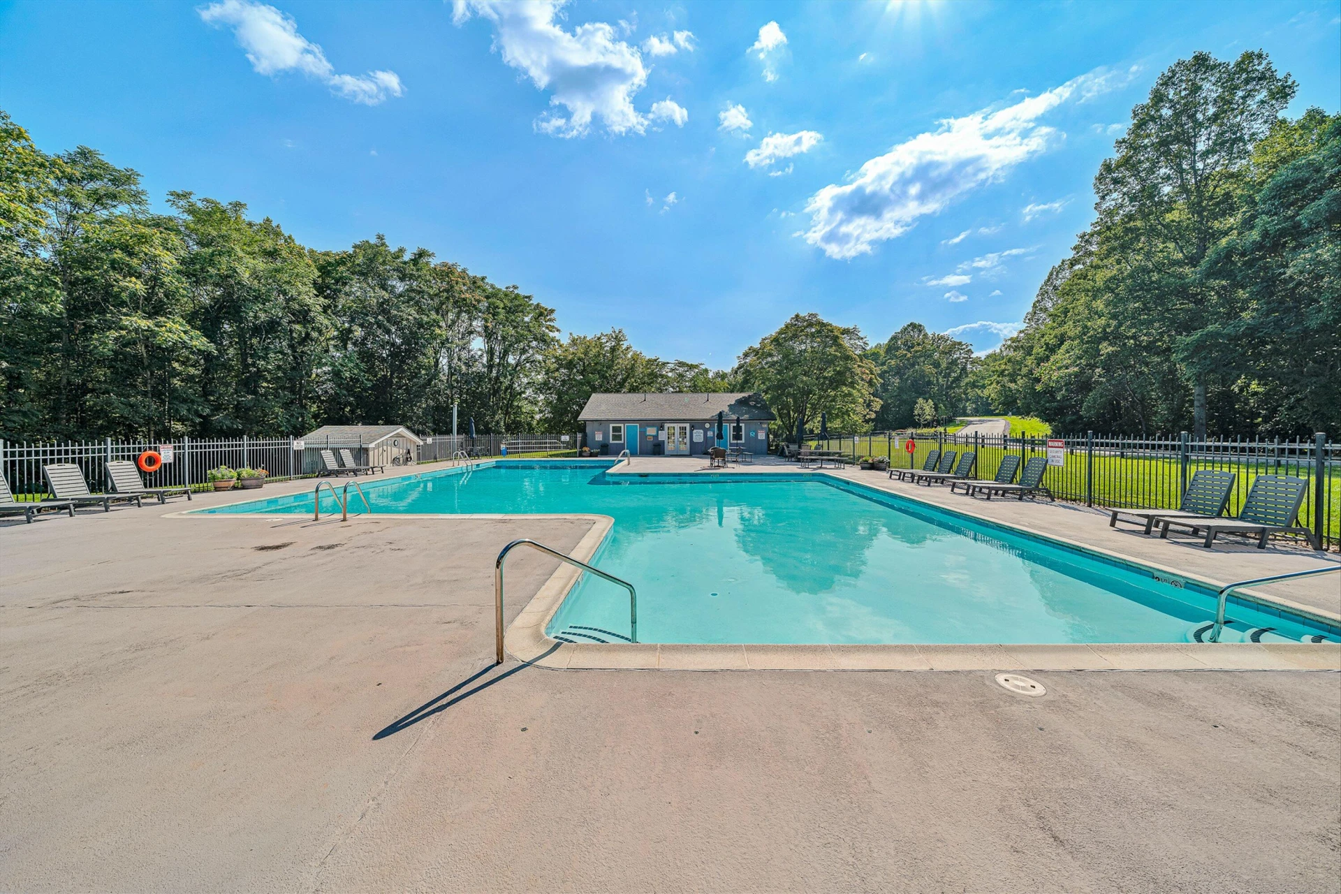 109 Ridgeway CT - Photo 38
