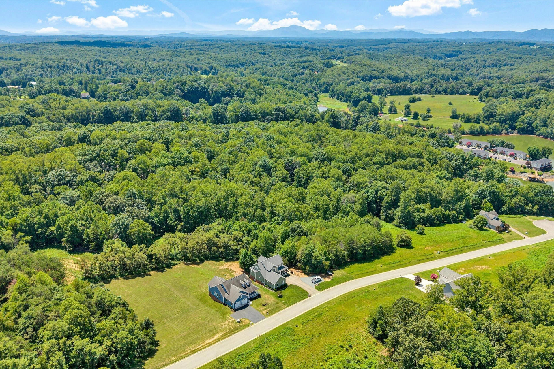 131 Grand Harbour CT - Photo 4