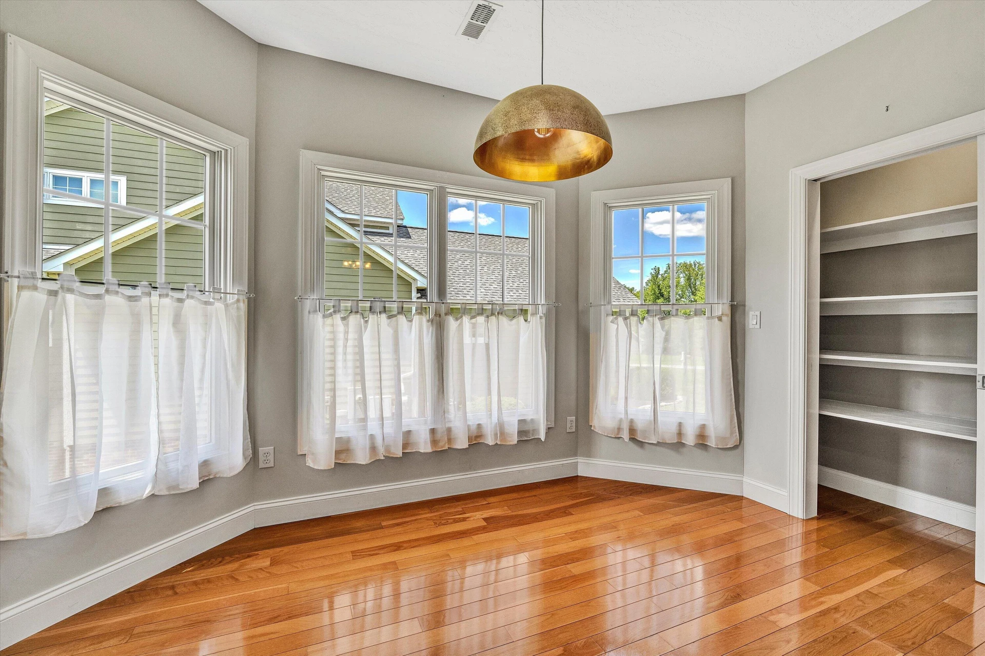 131 Grand Harbour CT - Photo 16