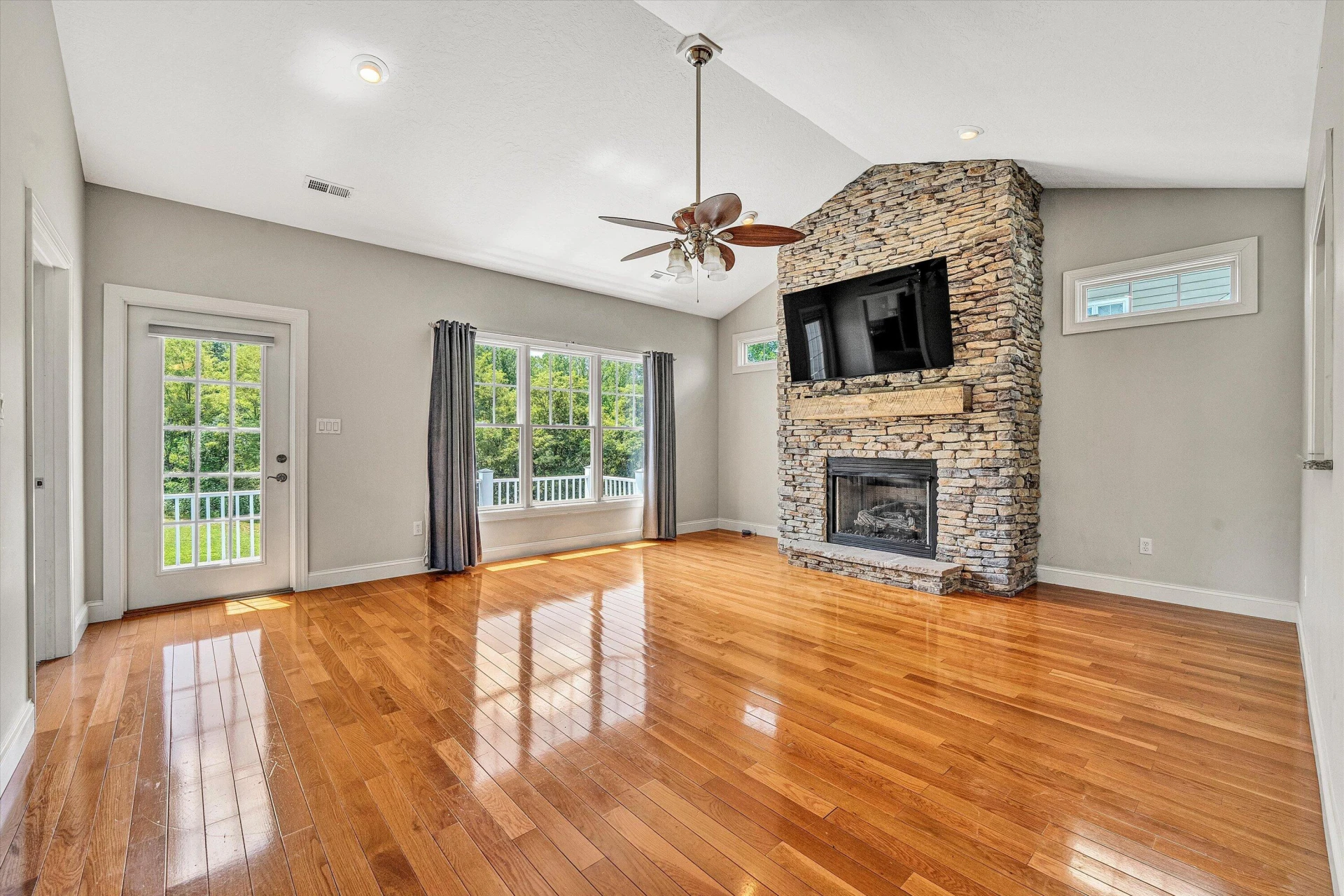 131 Grand Harbour CT - Photo 17