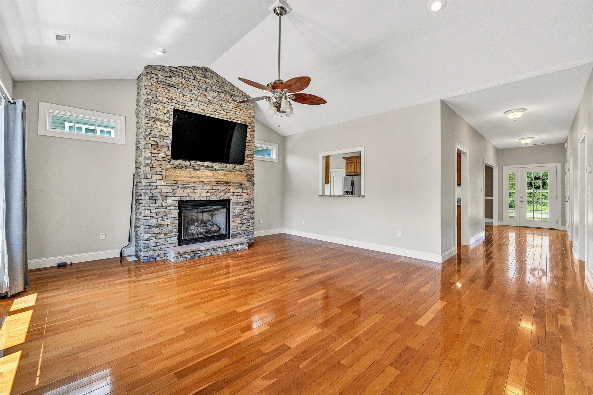131 Grand Harbour CT - Photo 18