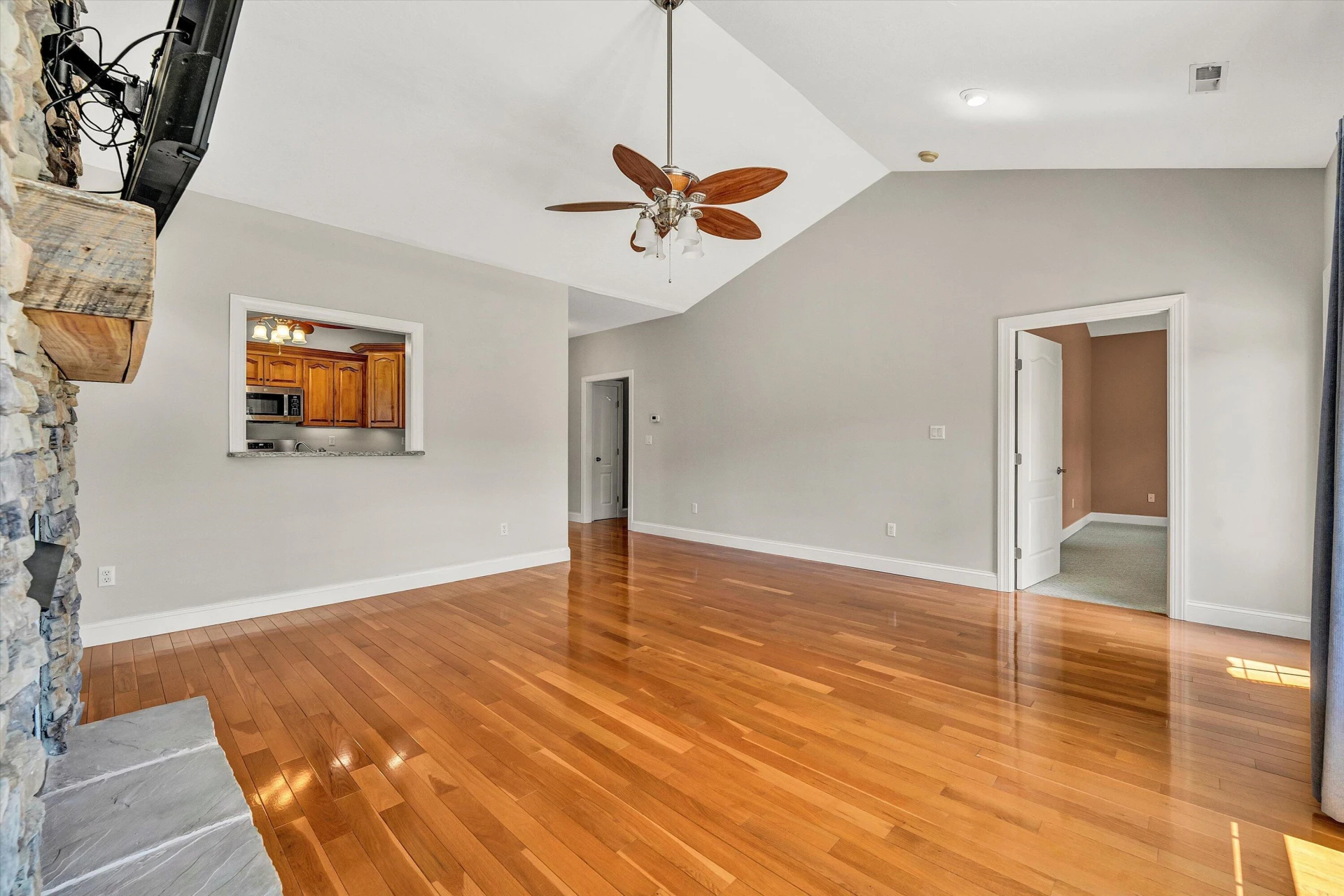 131 Grand Harbour CT - Photo 20