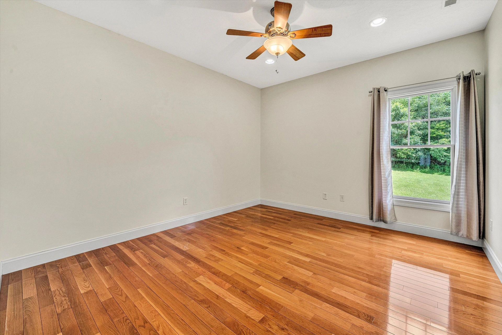 131 Grand Harbour CT - Photo 29