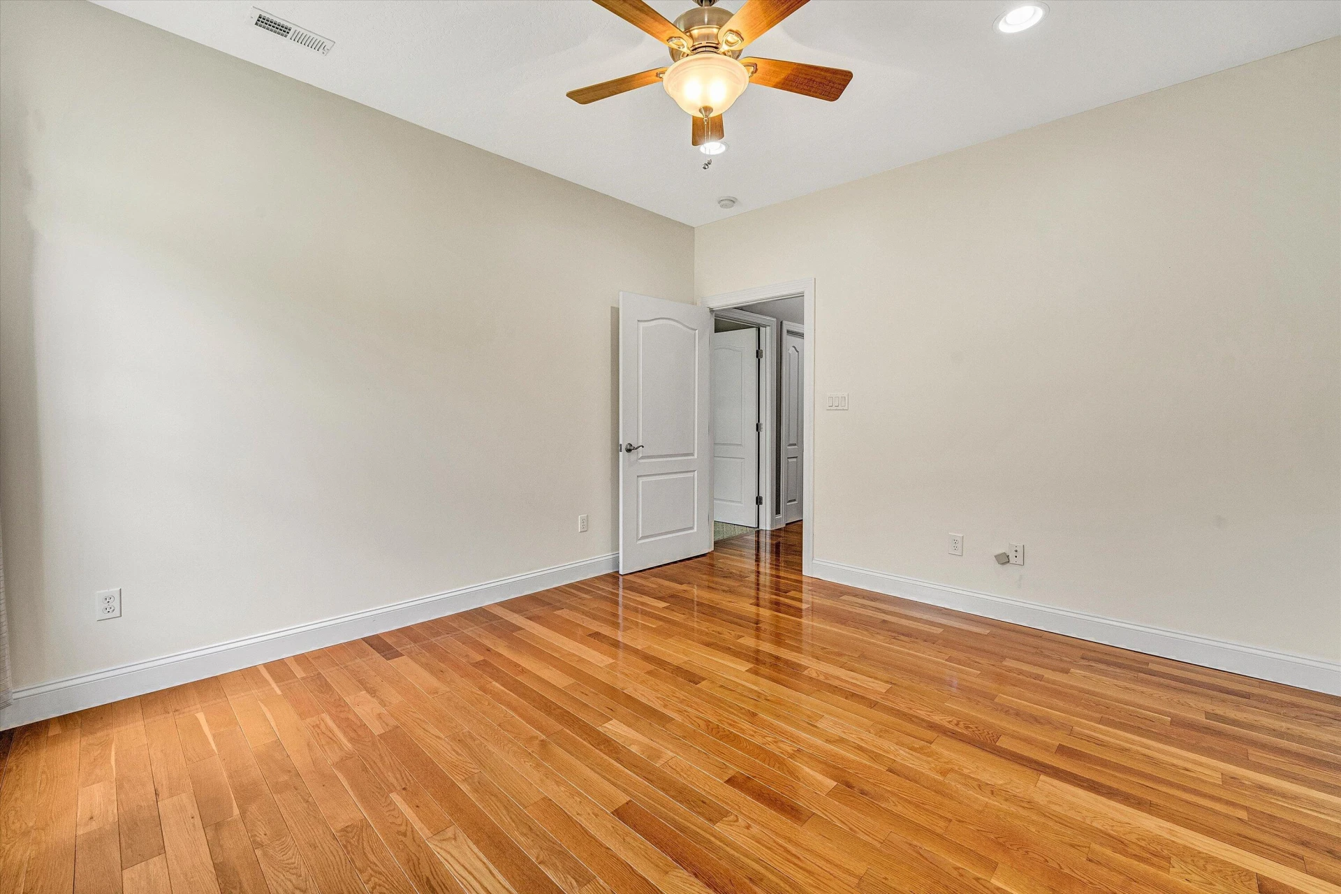 131 Grand Harbour CT - Photo 30