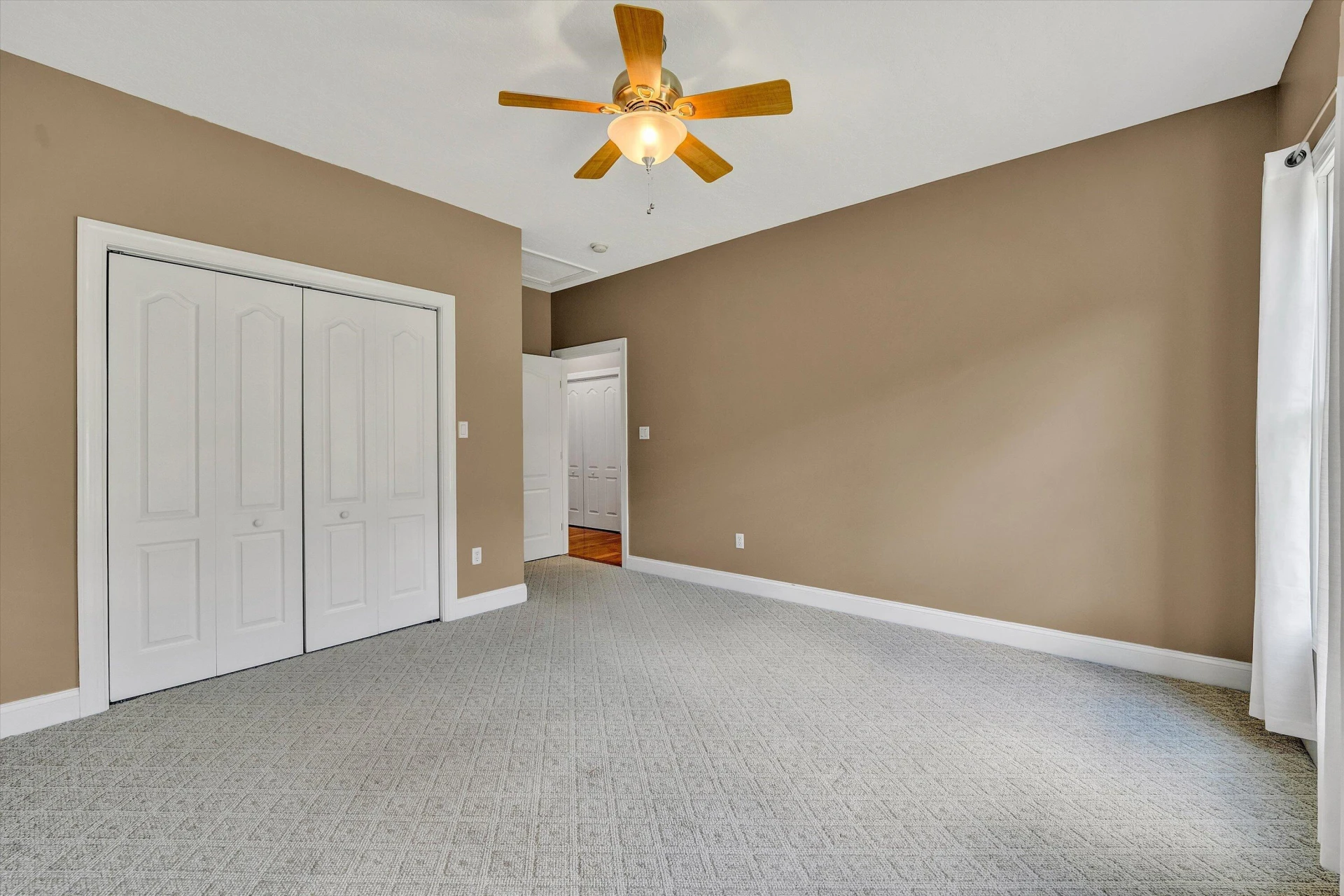 131 Grand Harbour CT - Photo 32