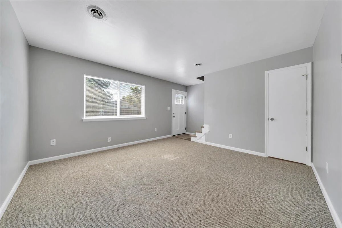 3433 Garden City BLVD SE - Photo 3