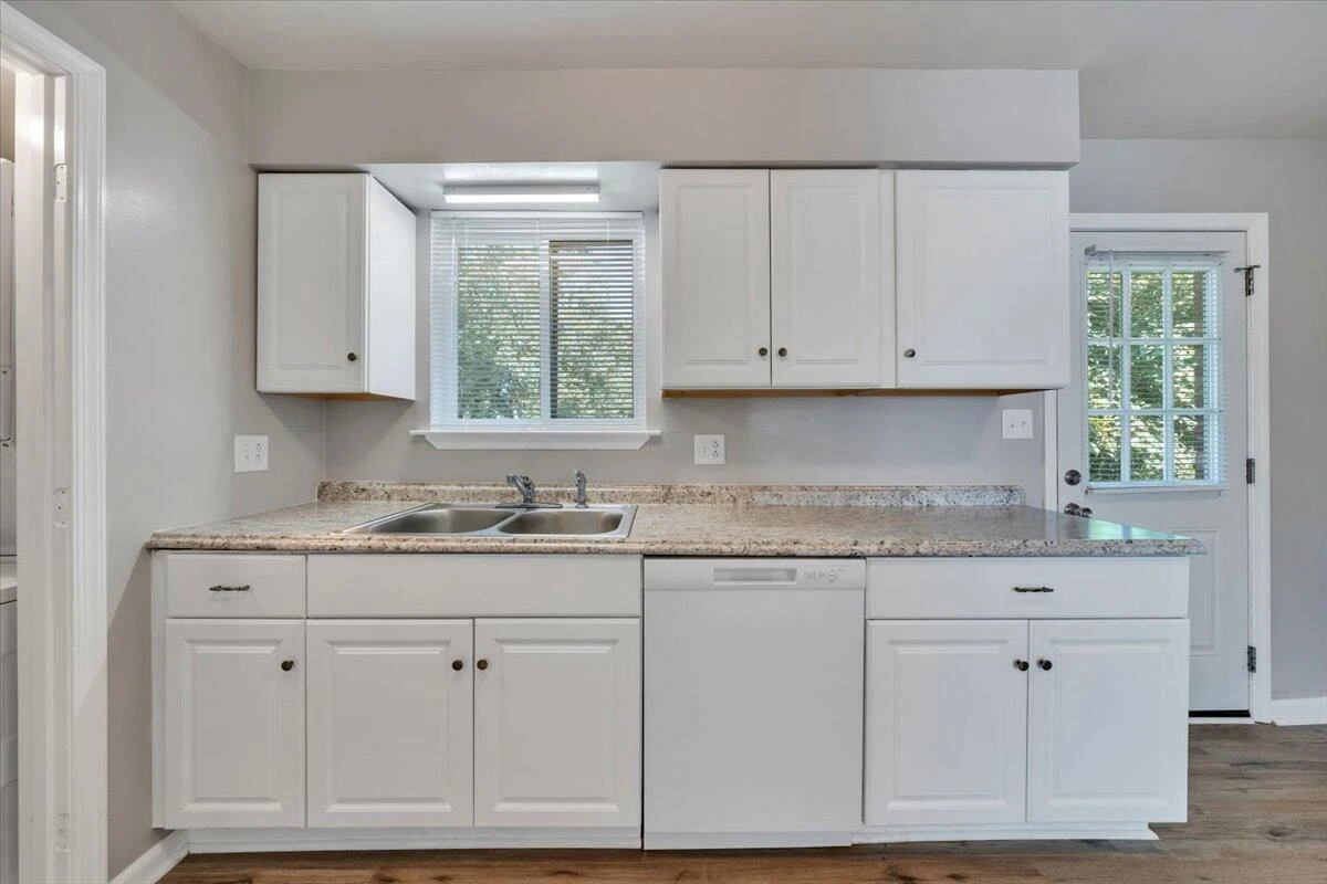 3433 Garden City BLVD SE - Photo 8