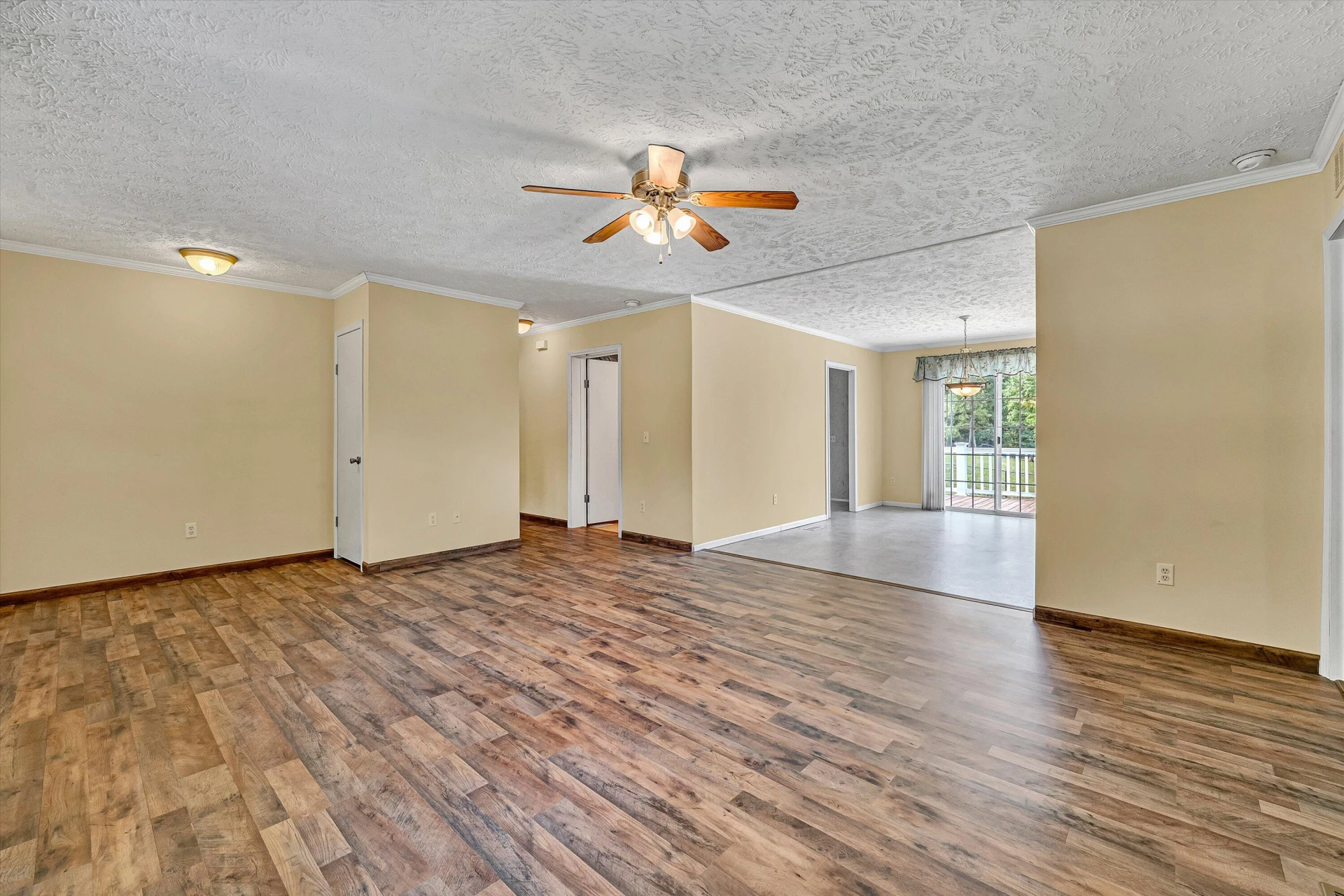 271 Leanor ST - Photo 4