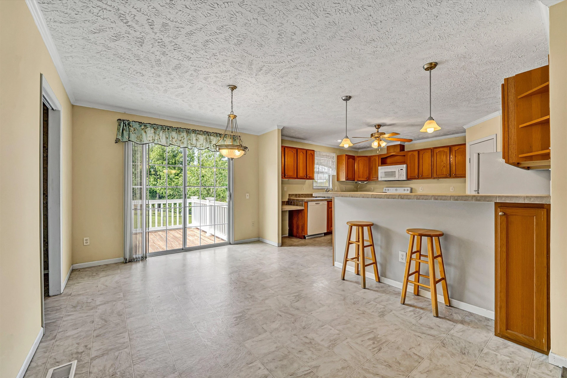 271 Leanor ST - Photo 5