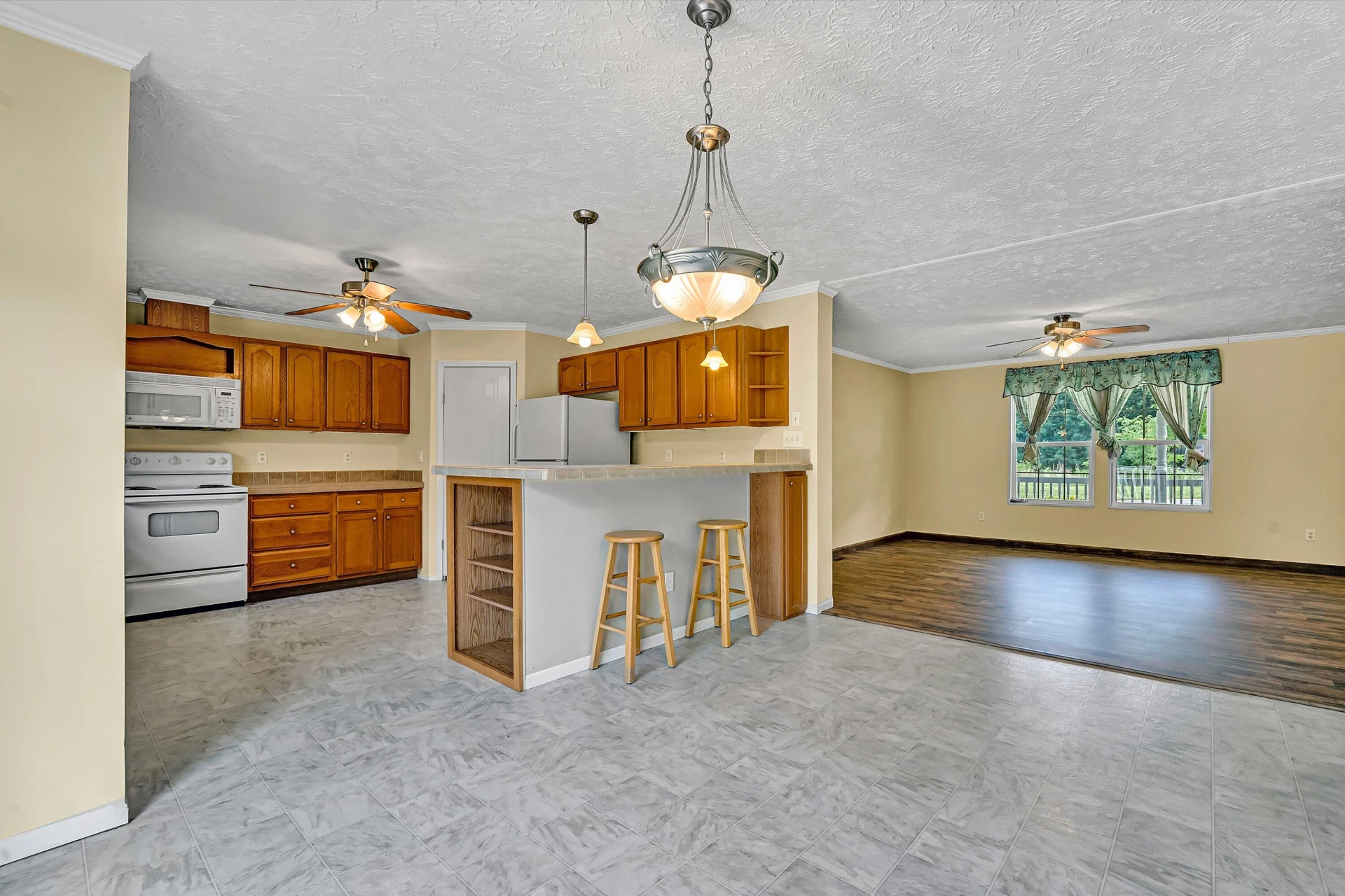 271 Leanor ST - Photo 6
