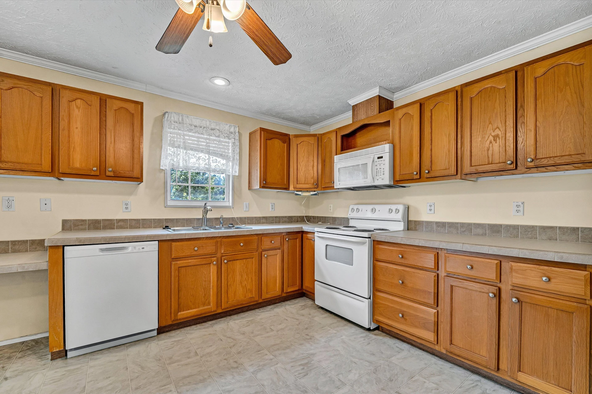 271 Leanor ST - Photo 7