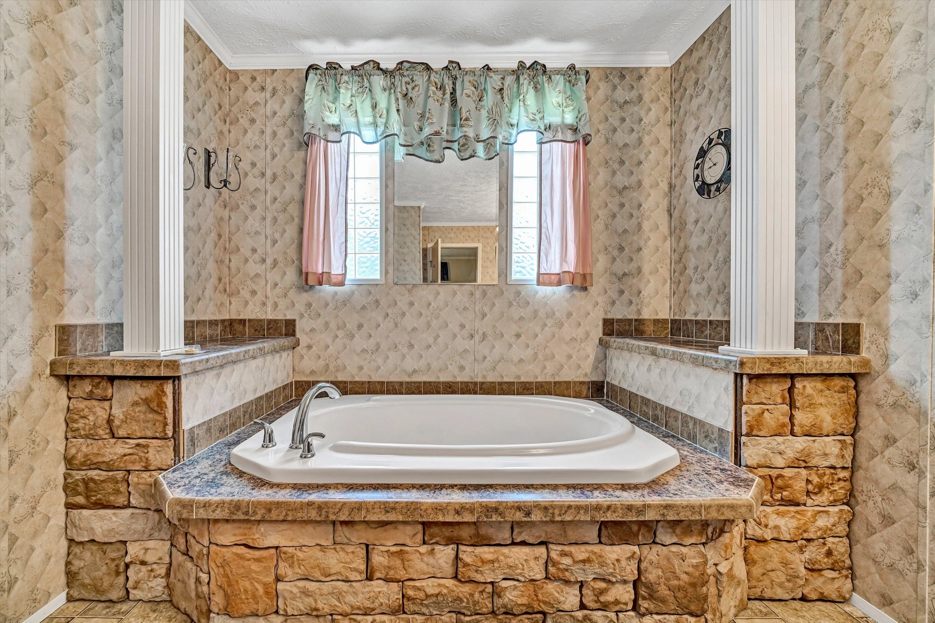 271 Leanor ST - Photo 12
