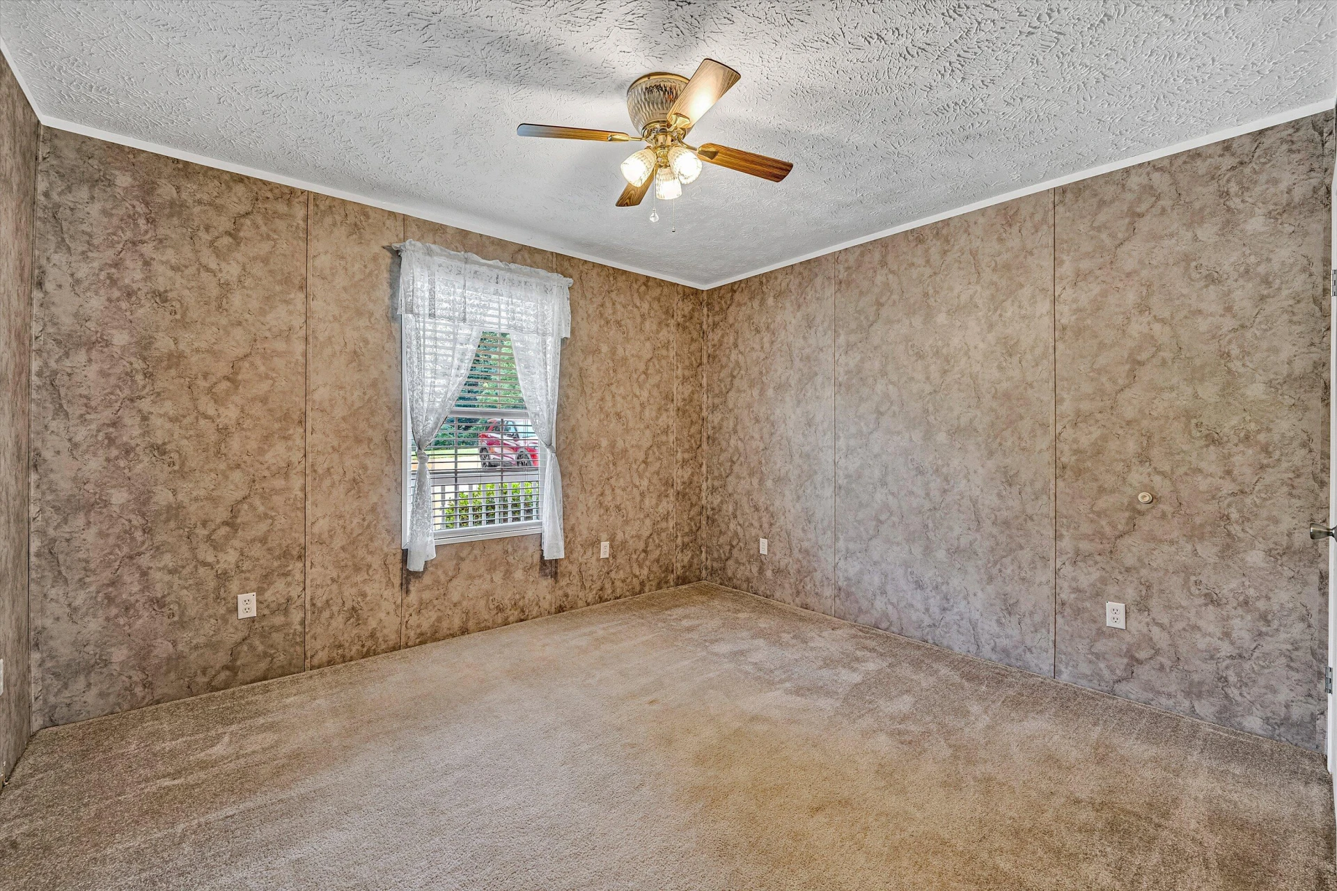 271 Leanor ST - Photo 13