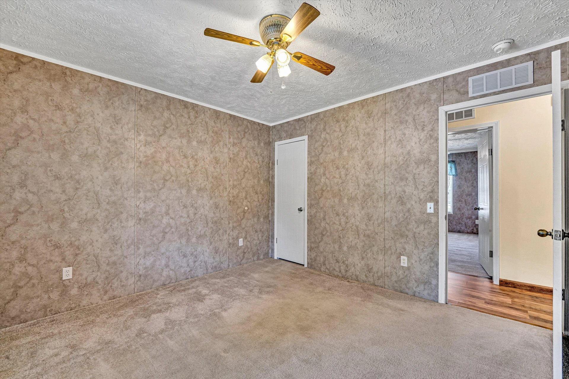 271 Leanor ST - Photo 14
