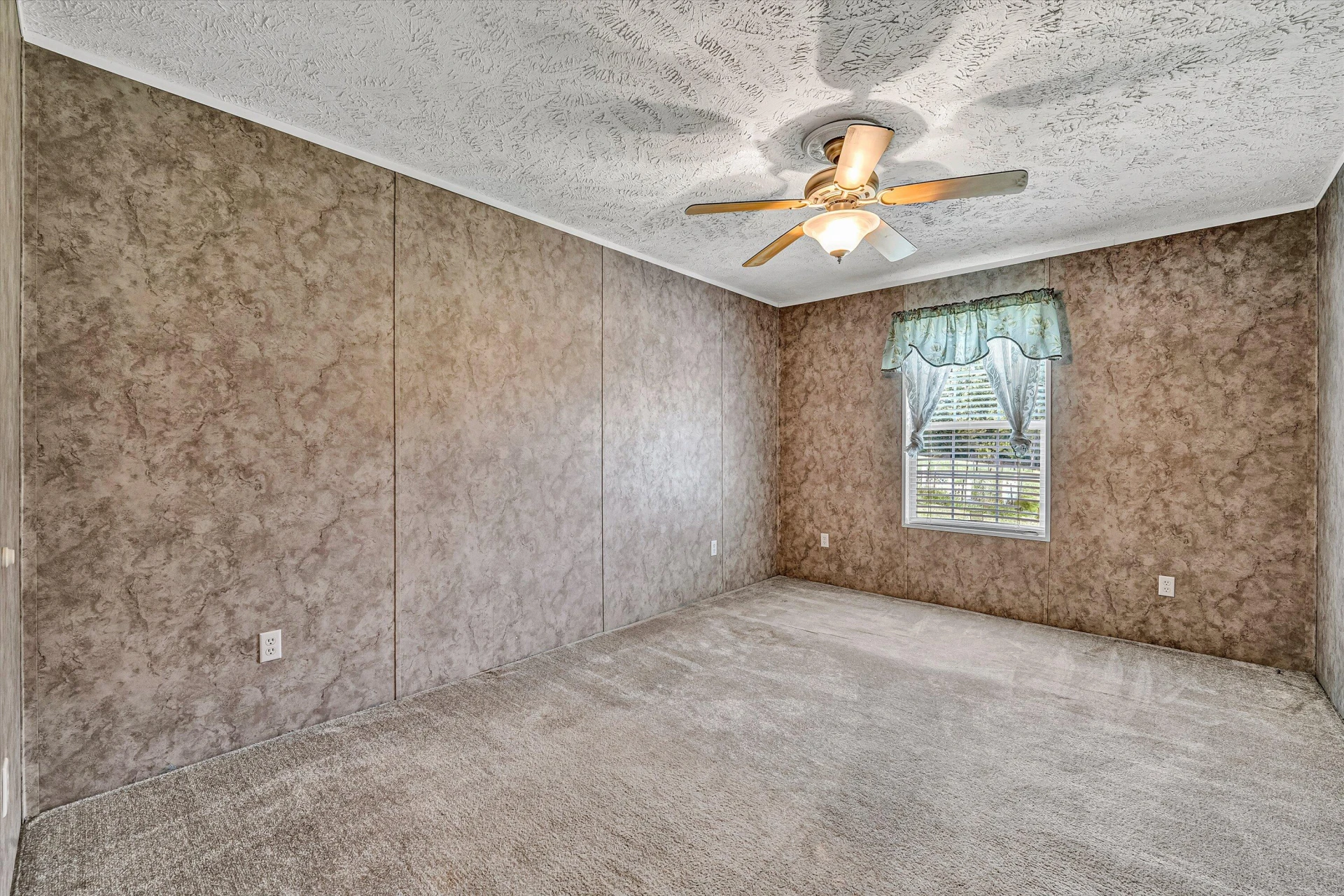 271 Leanor ST - Photo 15