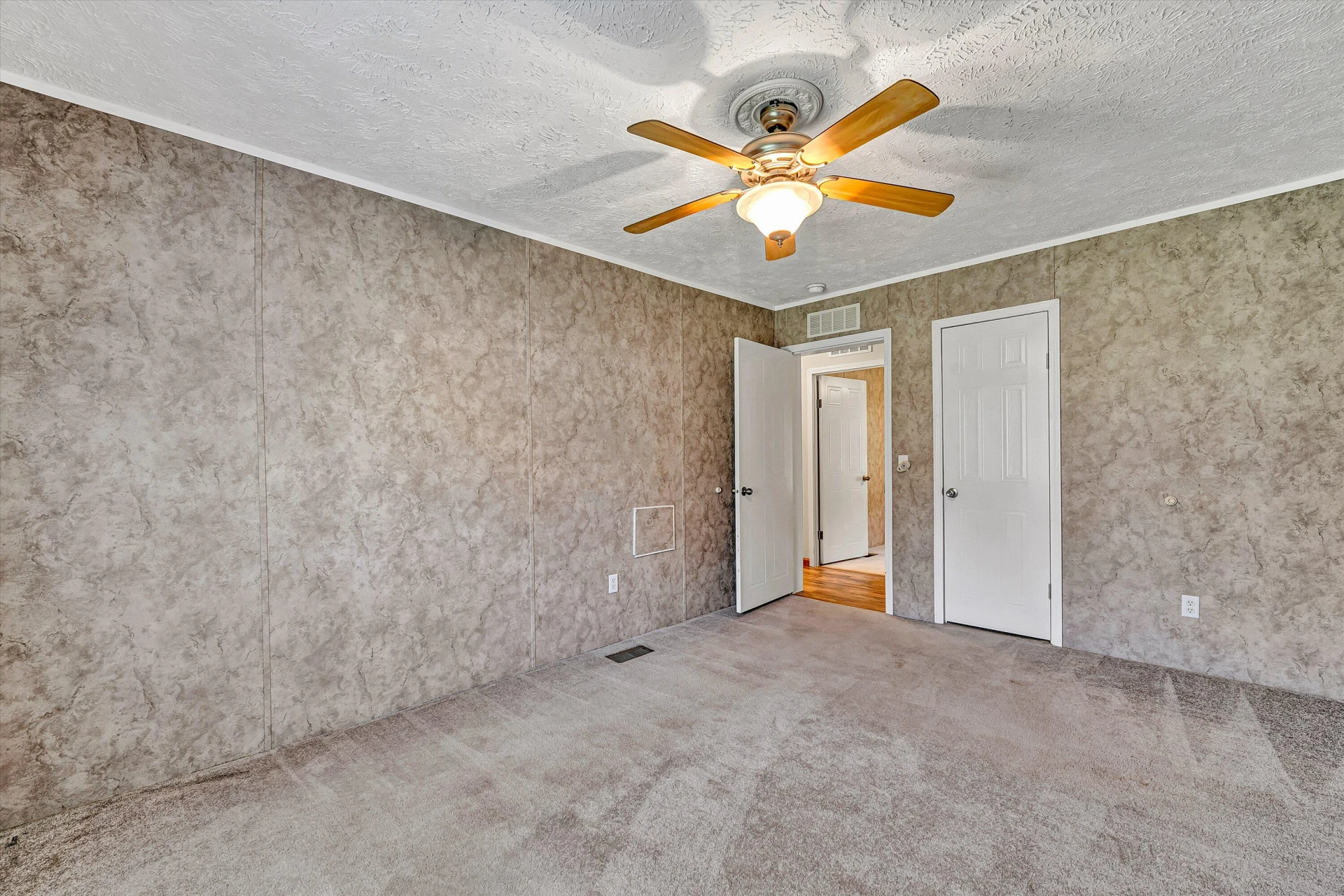 271 Leanor ST - Photo 18