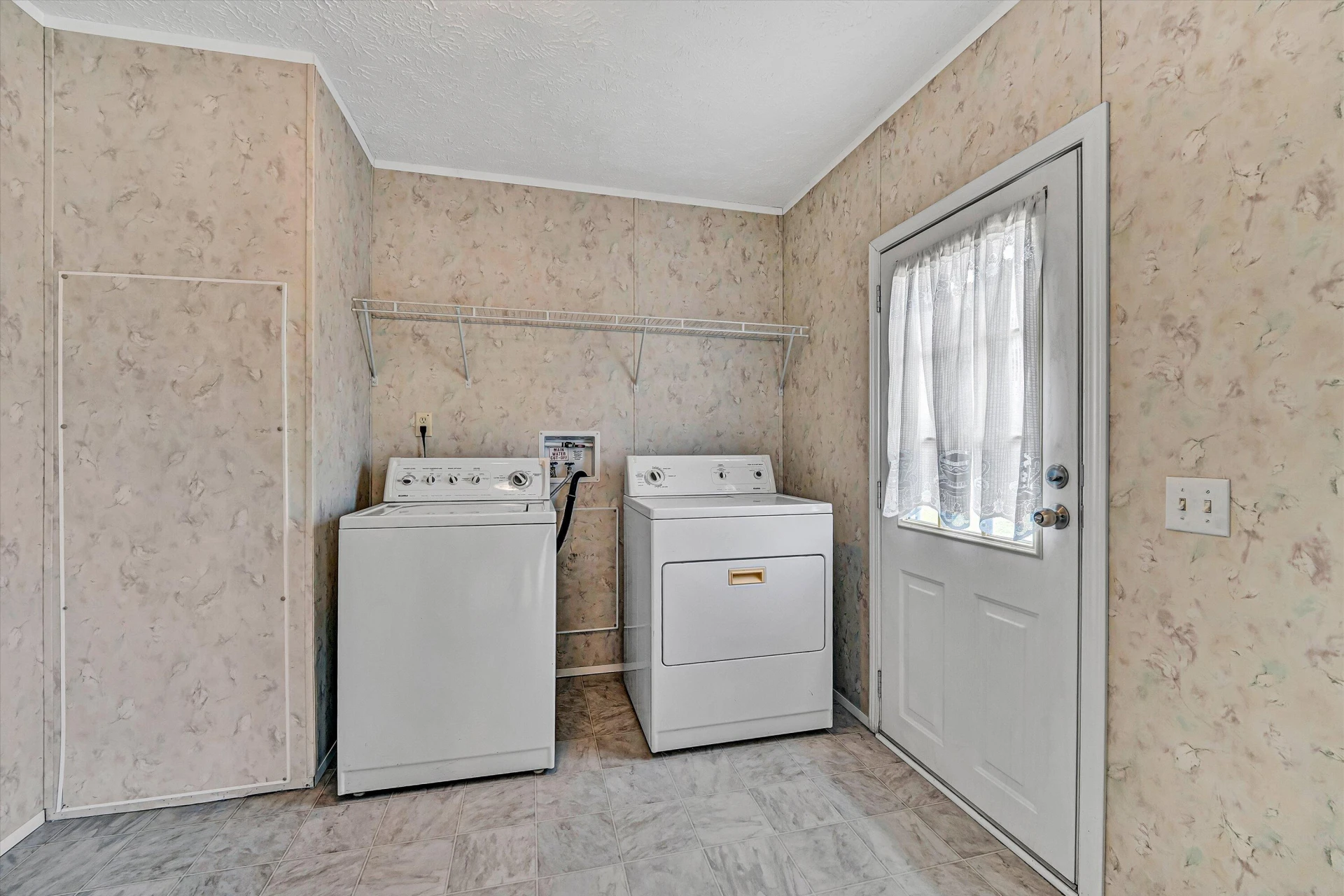 271 Leanor ST - Photo 21