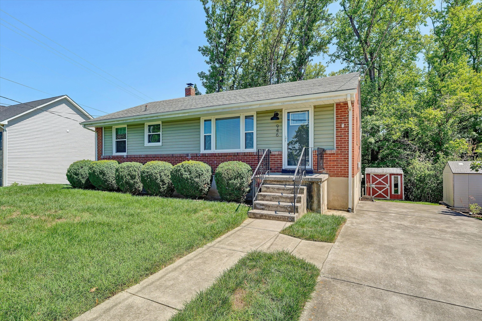 946 Red LN