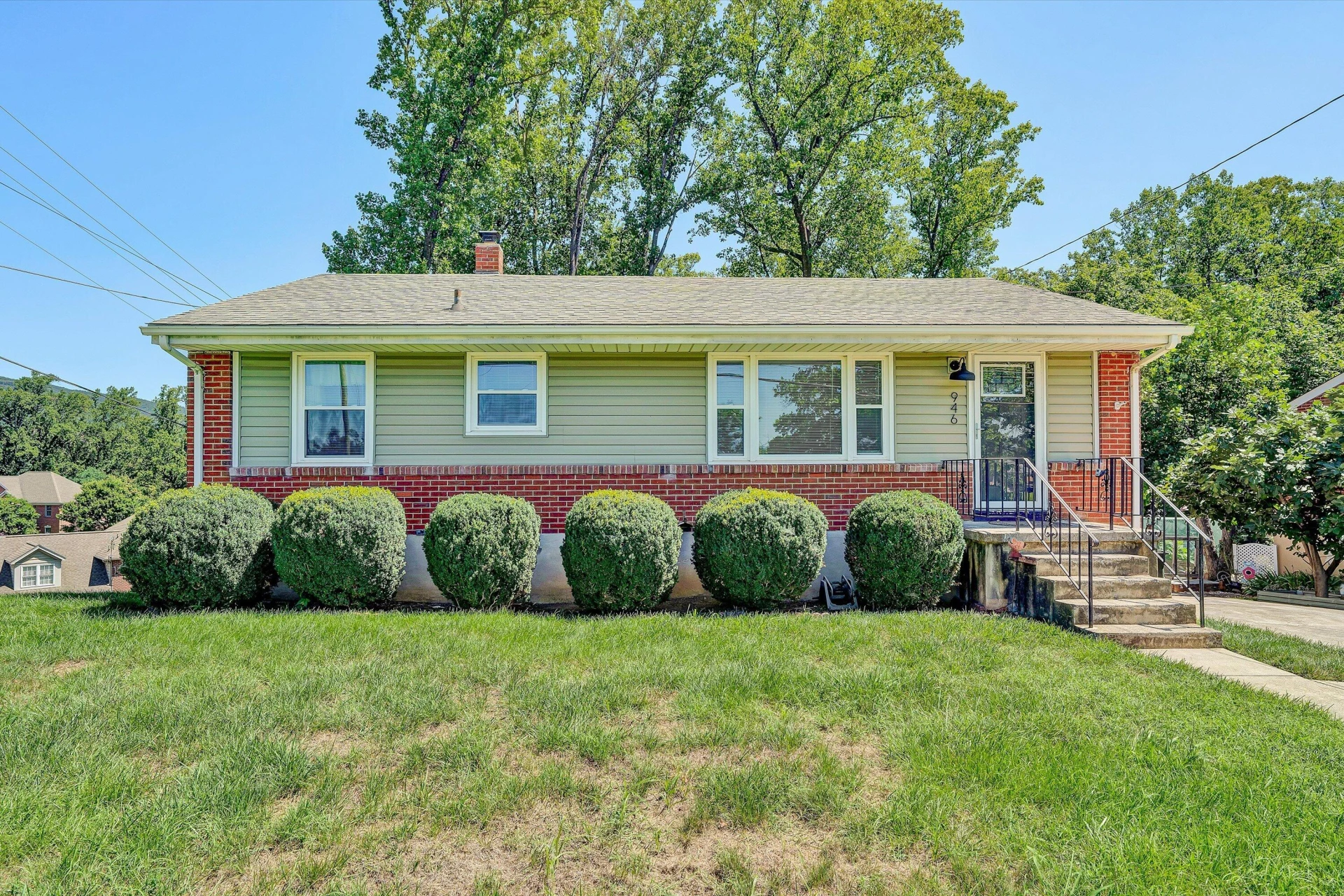 946 Red LN - Photo 2