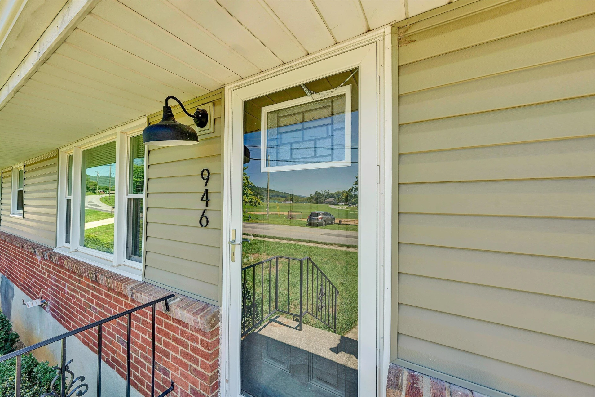 946 Red LN - Photo 4