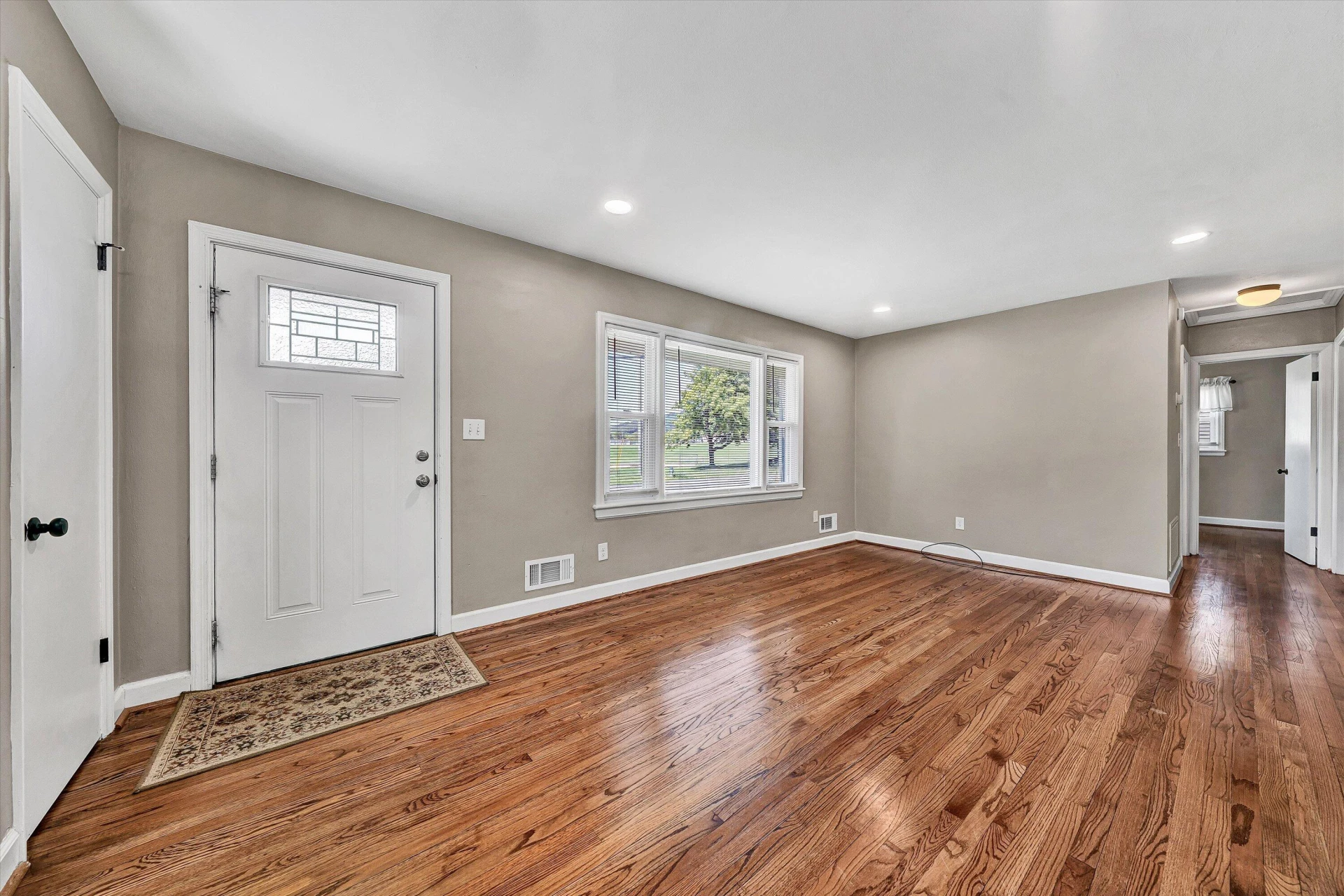 946 Red LN - Photo 6
