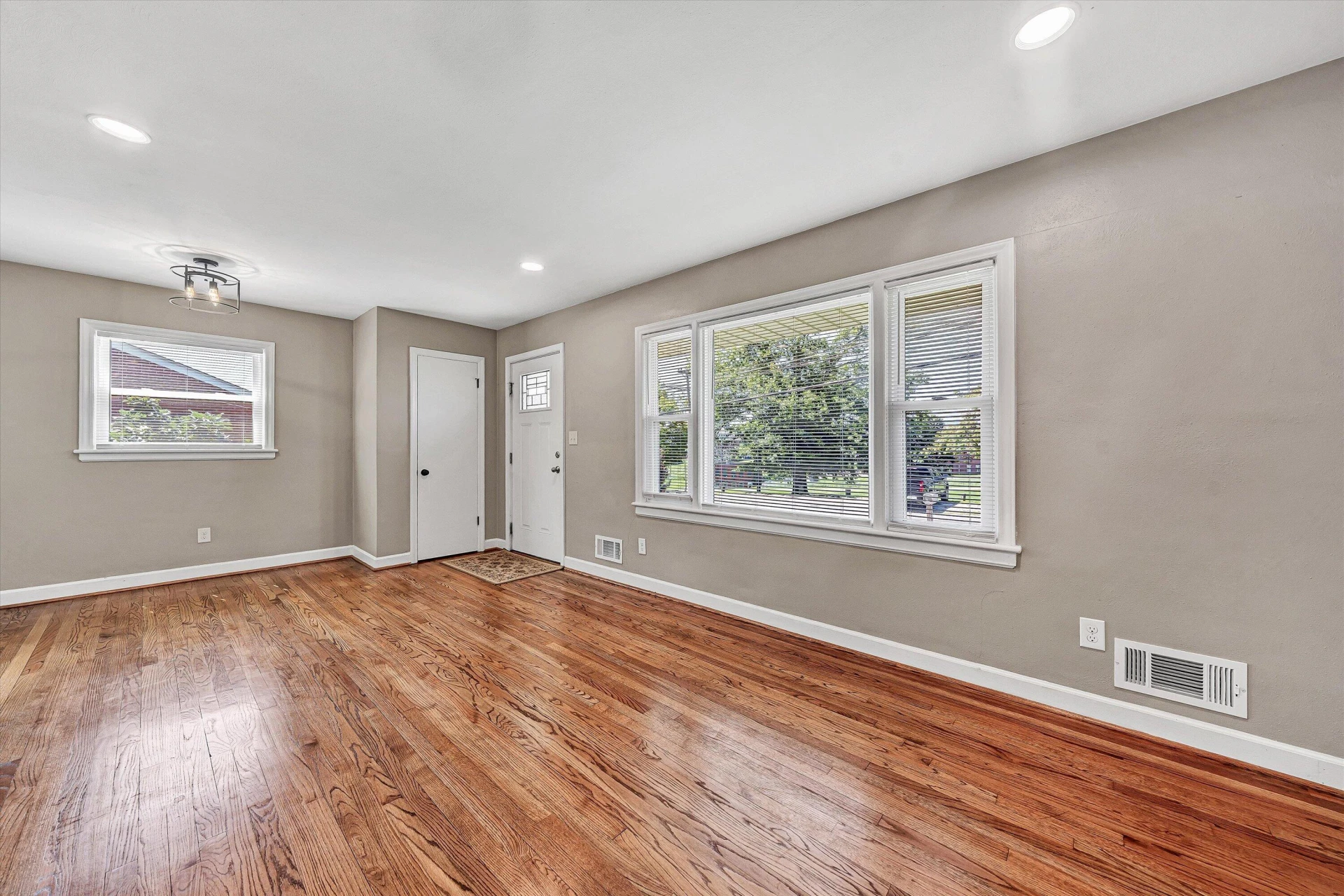 946 Red LN - Photo 7