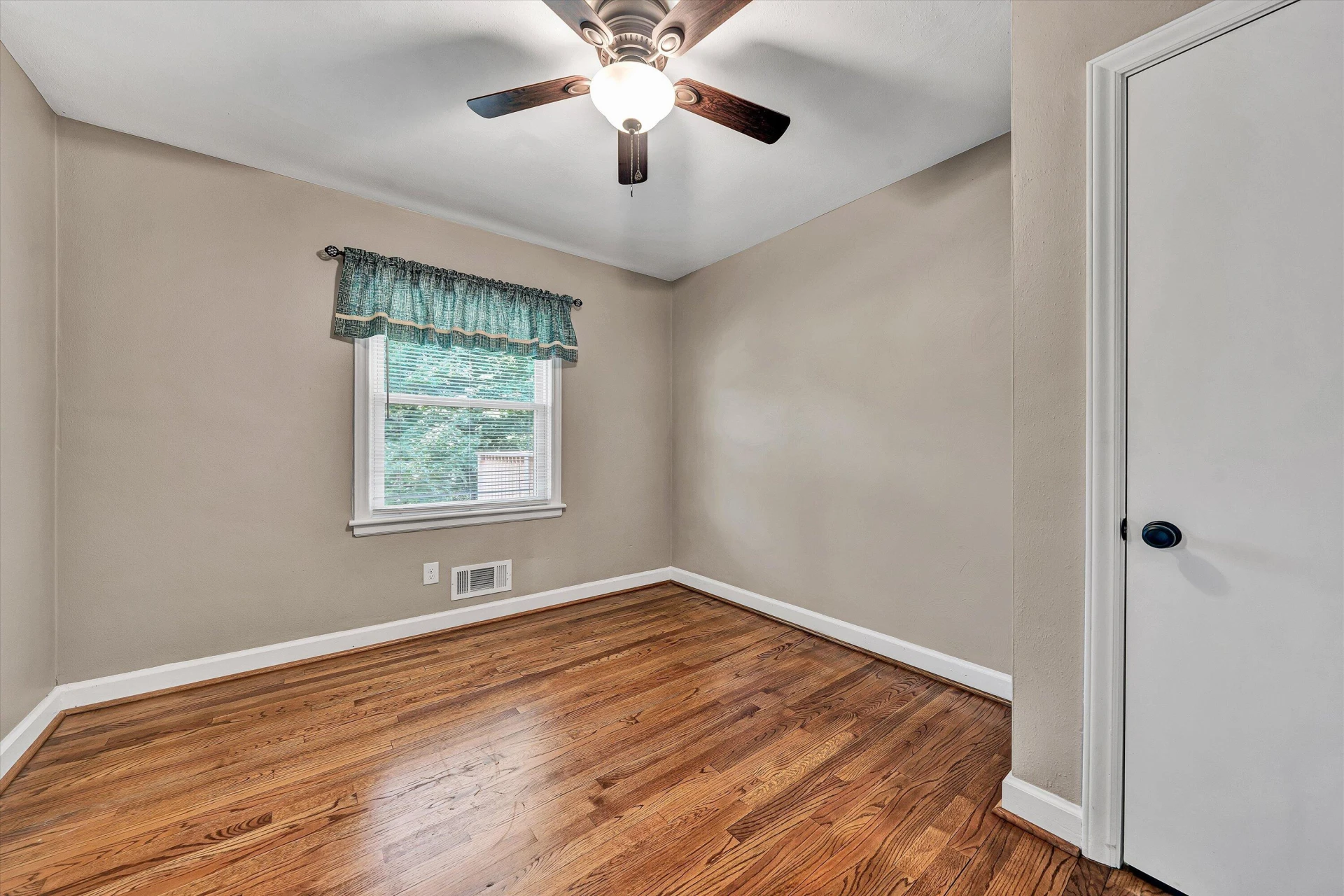 946 Red LN - Photo 15