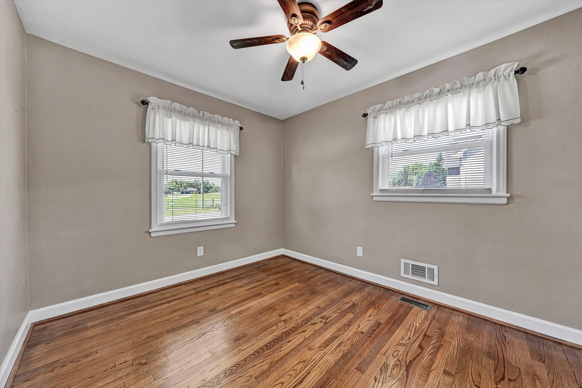 946 Red LN - Photo 18
