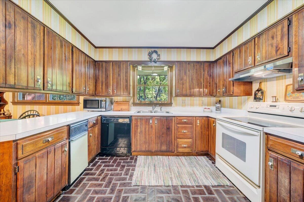 7026 Hollyberry CIR - Photo 9