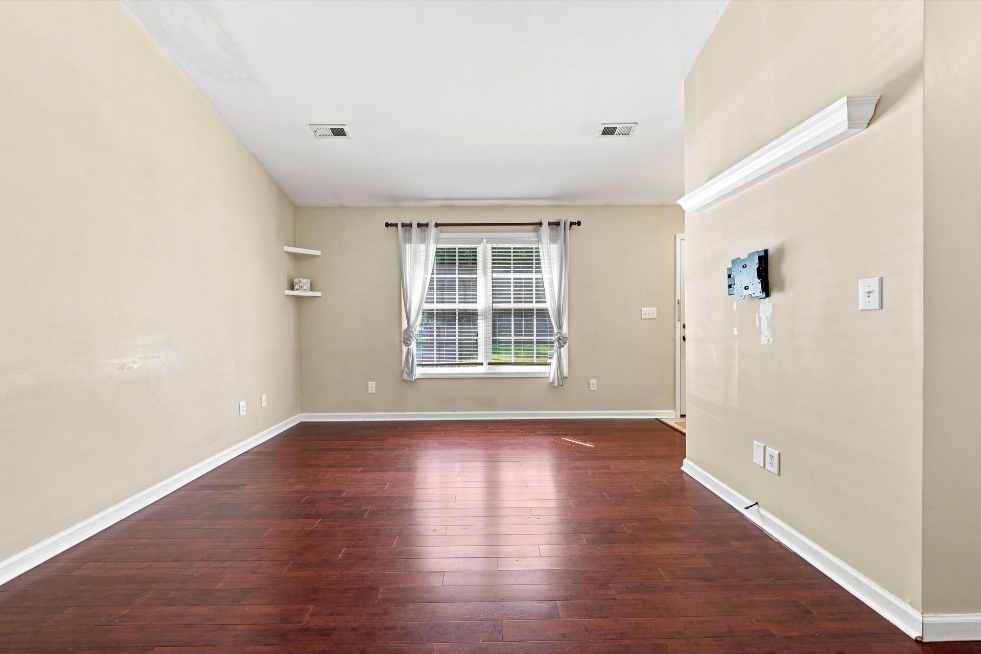 2417 Daleton BLVD NE - Photo 4