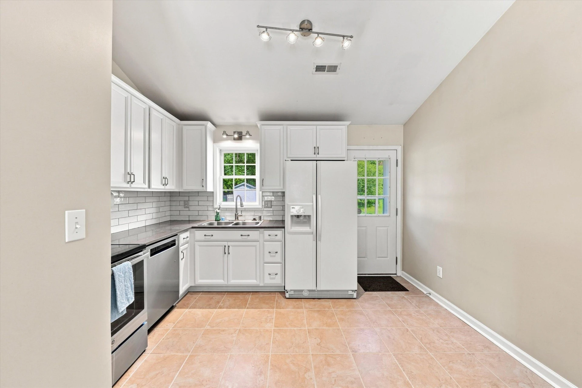 2417 Daleton BLVD NE - Photo 6