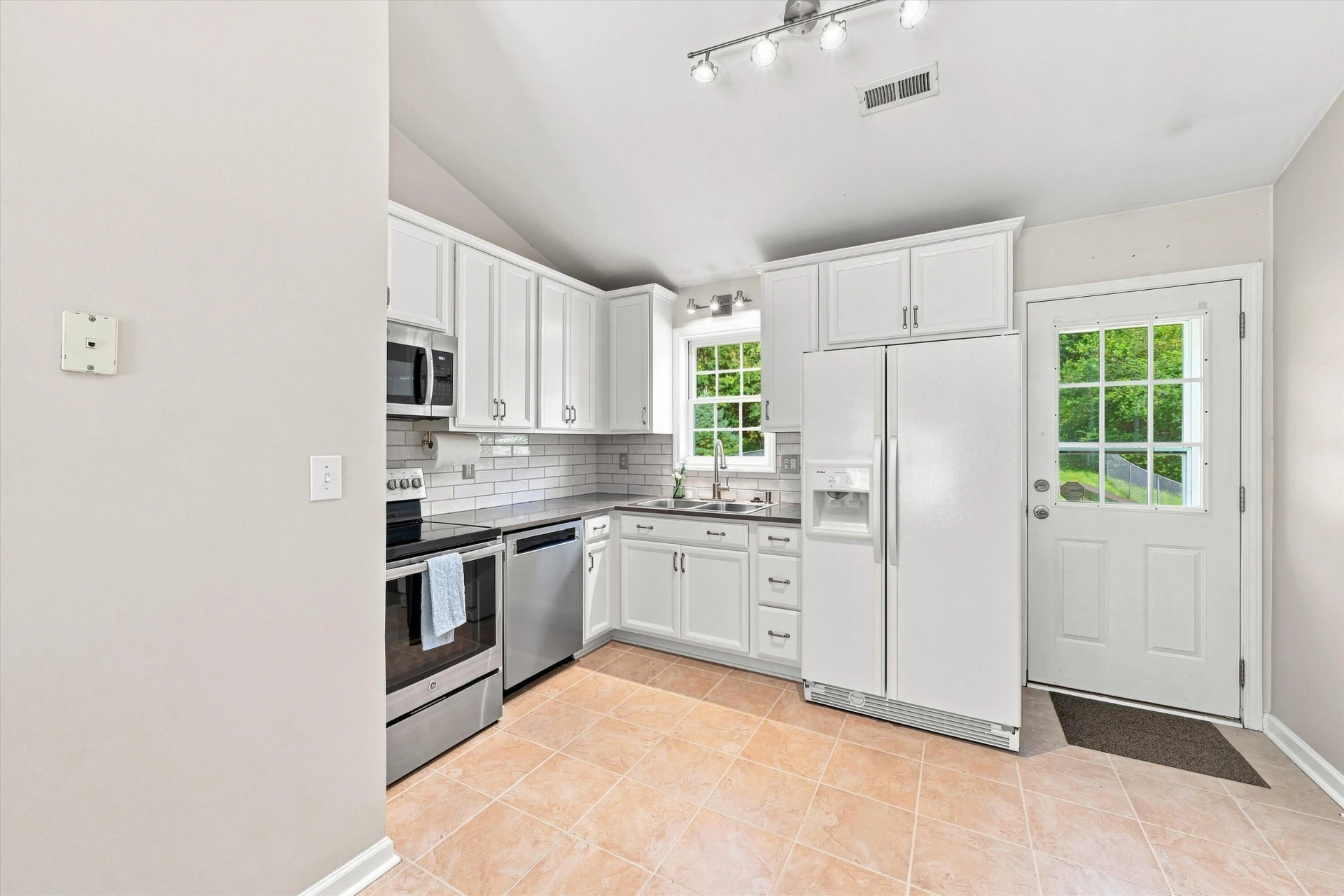 2417 Daleton BLVD NE - Photo 7