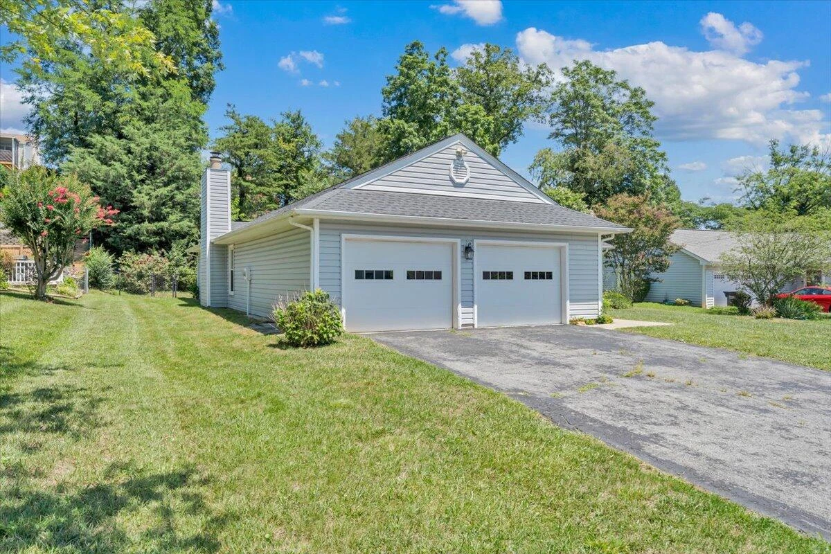 7041 Autumn Wood LN - Photo 33