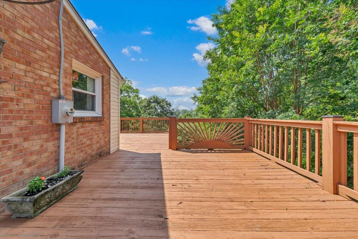 700 Shelbourne AVE - Photo 5