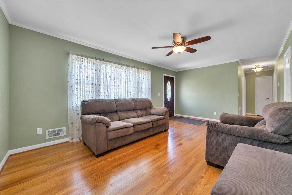 700 Shelbourne AVE - Photo 16