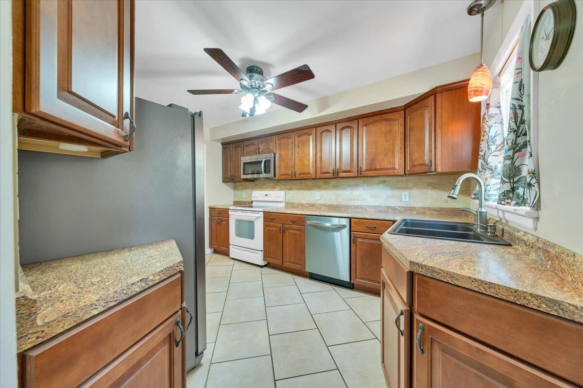 700 Shelbourne AVE - Photo 17