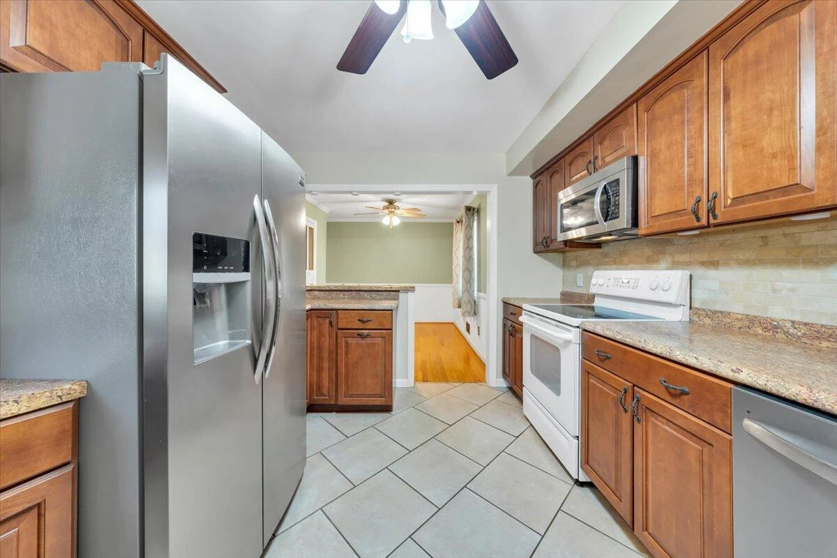 700 Shelbourne AVE - Photo 19