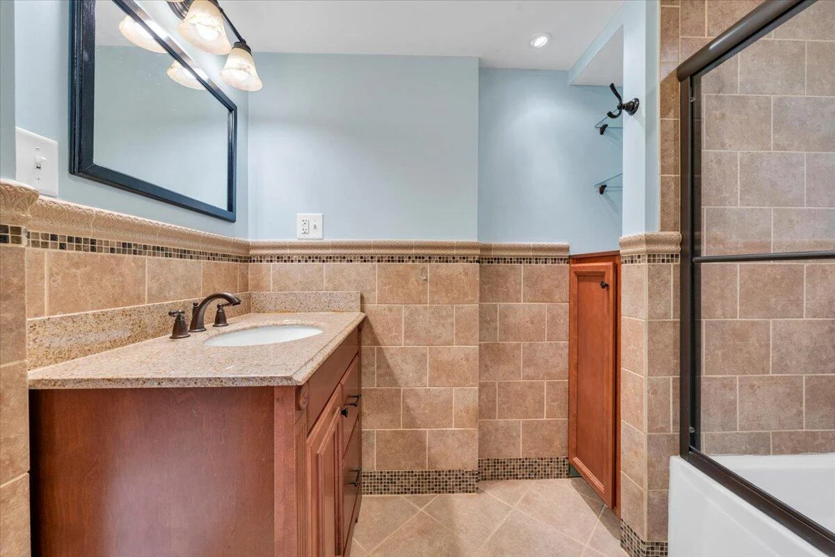 700 Shelbourne AVE - Photo 32