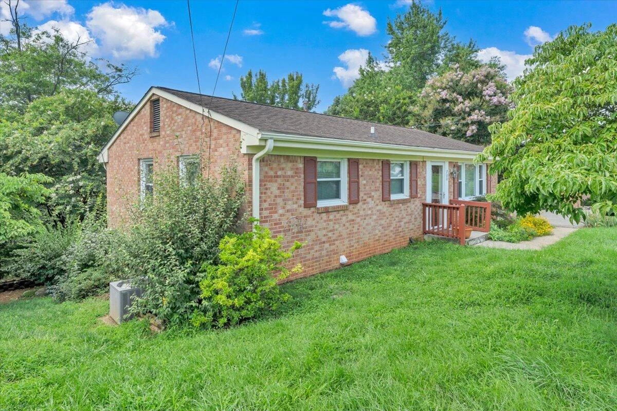 700 Shelbourne AVE - Photo 35