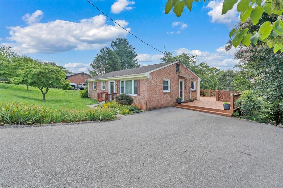 700 Shelbourne AVE - Photo 36