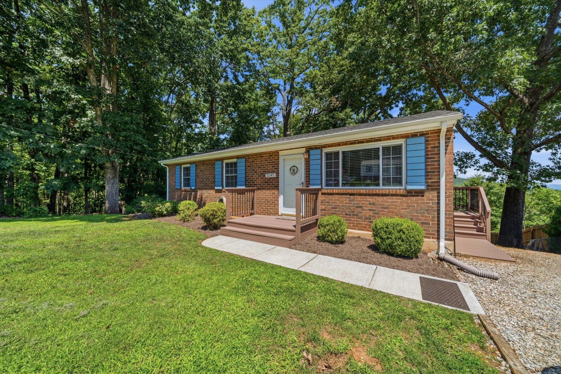3045 Creekwood DR - Photo 2