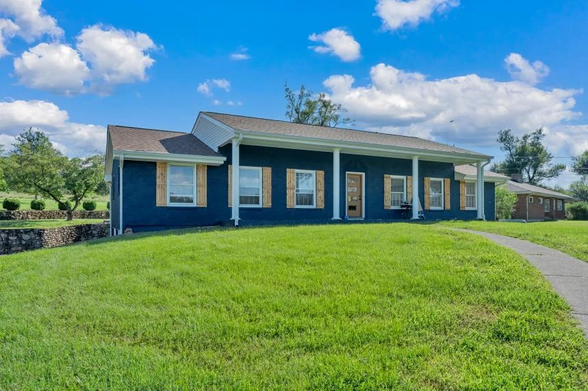 2231 Hardy RD - Photo 2