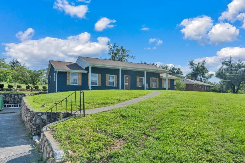 2231 Hardy RD - Photo 3