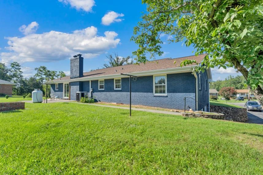 2231 Hardy RD - Photo 4