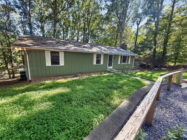 200 Retreat LN, Huddleston, VA, 24104