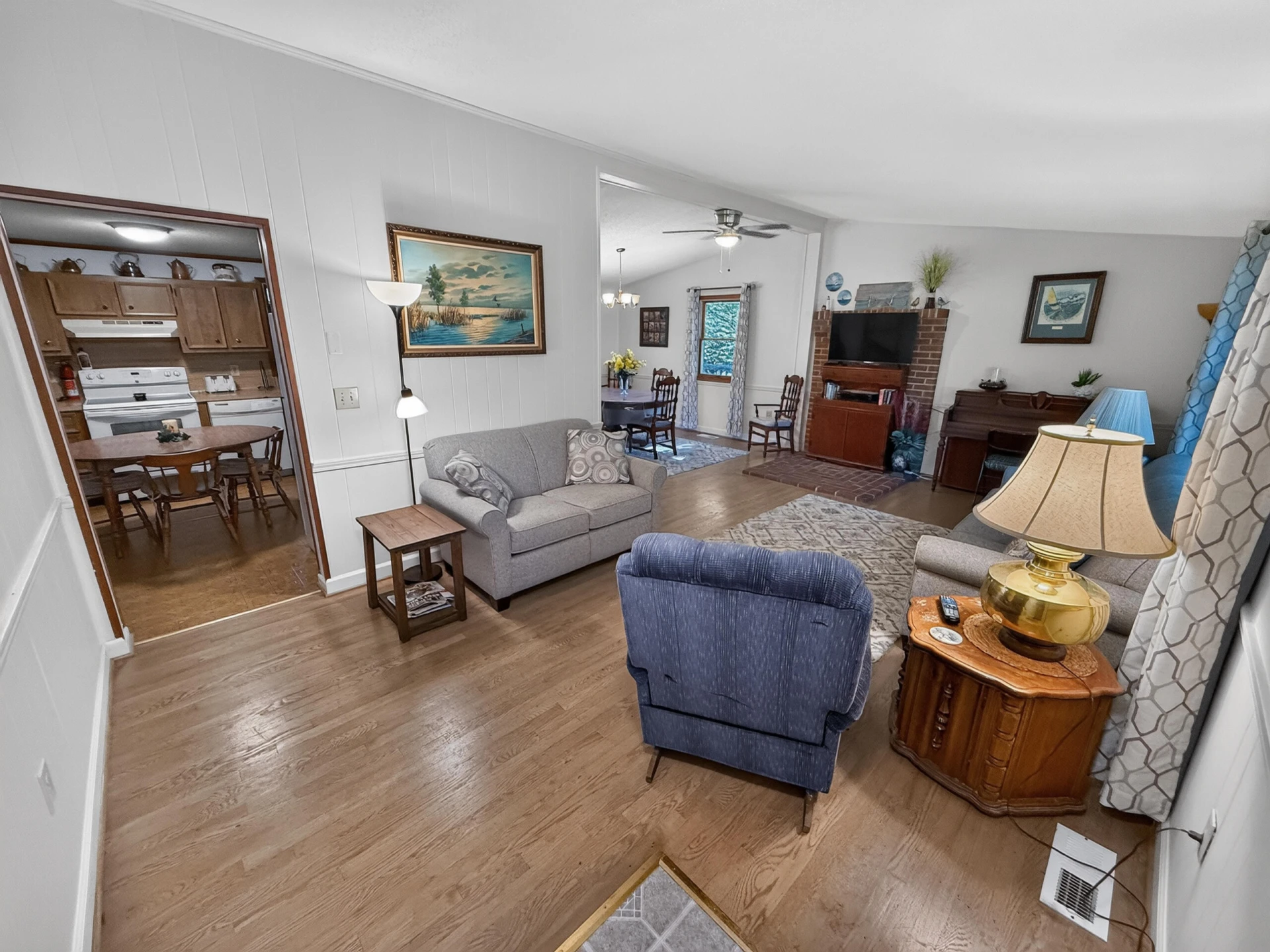 200 Retreat LN - Photo 2