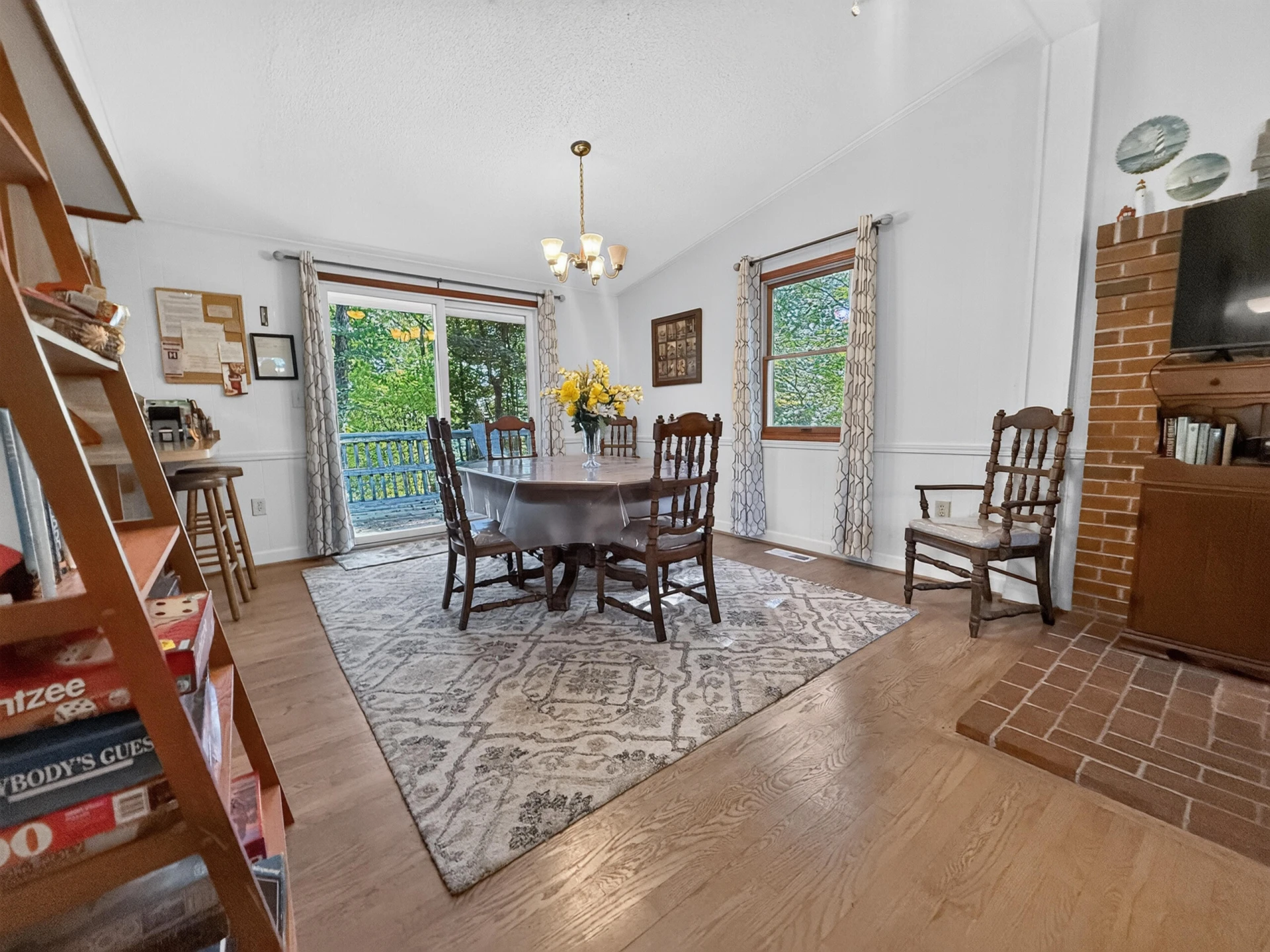 200 Retreat LN - Photo 4