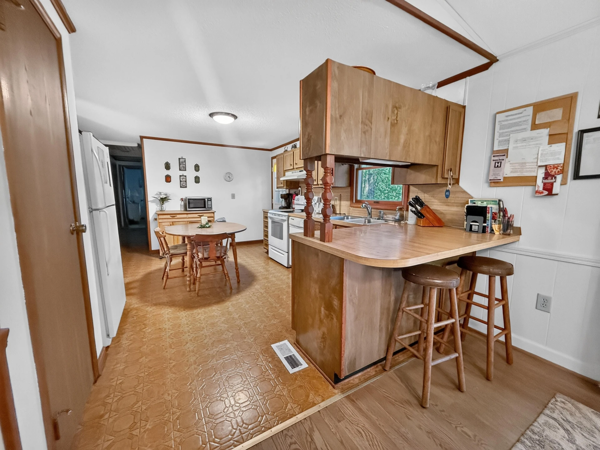 200 Retreat LN - Photo 5